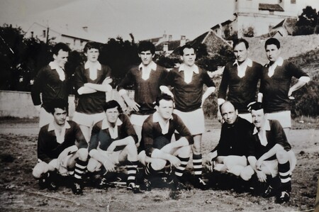 Nogometna ekipa na sindikalnih igrah 1967,stojio l-d,Vodopivec Ivan, Sajovic Dušan, Glažar Franc,-,Drago Jordan, klečijo Štradjot Franc, Likon Jože, Maver Stane , Volk Emil, in Kocjančič Marjan (1)